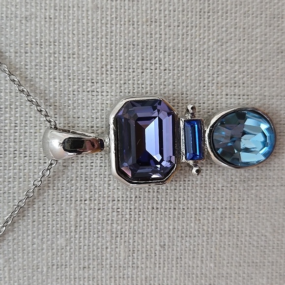 FOIL BACKED GLASS PENDANT NECKLACE - Picture 2 of 5